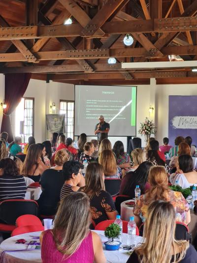 VPA PARTICIPA DE ENCONTRO DA MULHER COOPERATIVISTA EM CASTRO